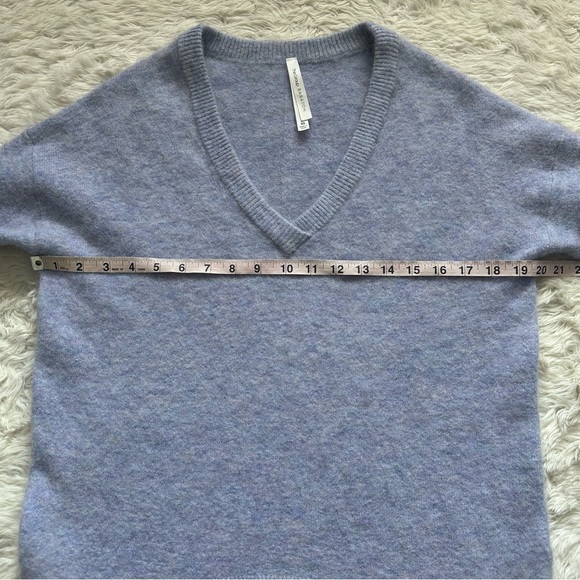 Aritzia The Group Babaton Sweater Alyssa V-neck Long Sleeve Alpaca Wool Blend XS - Picture 10 of 12